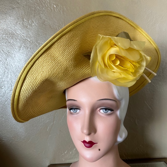 DRAMATIC 1960s\' YELLOW STRAW WIDE BRIM HAT WITH YELLOW FABRIC \